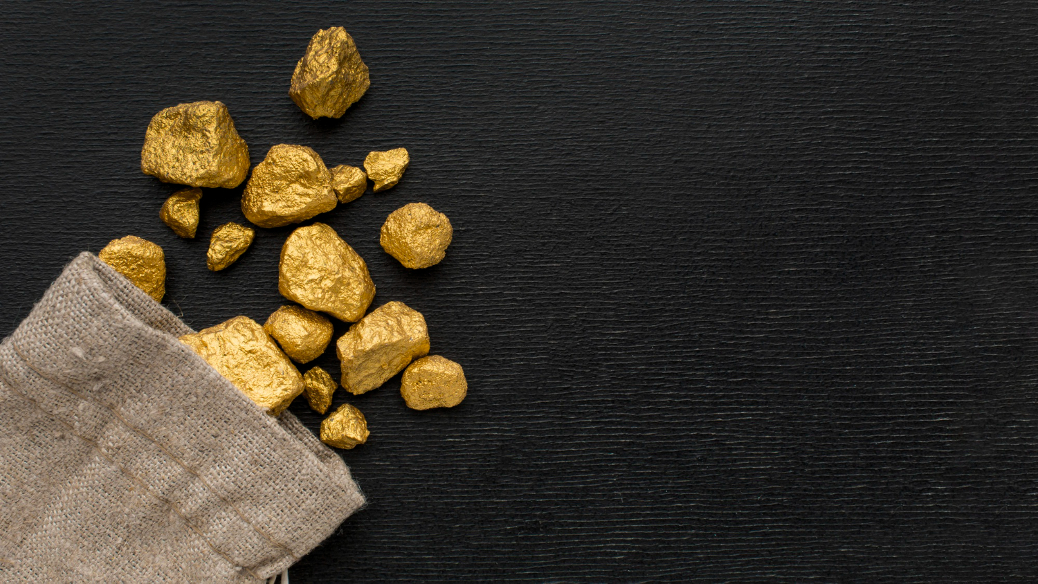 How Currency Fluctuations Impact Gold Investment in Dubai