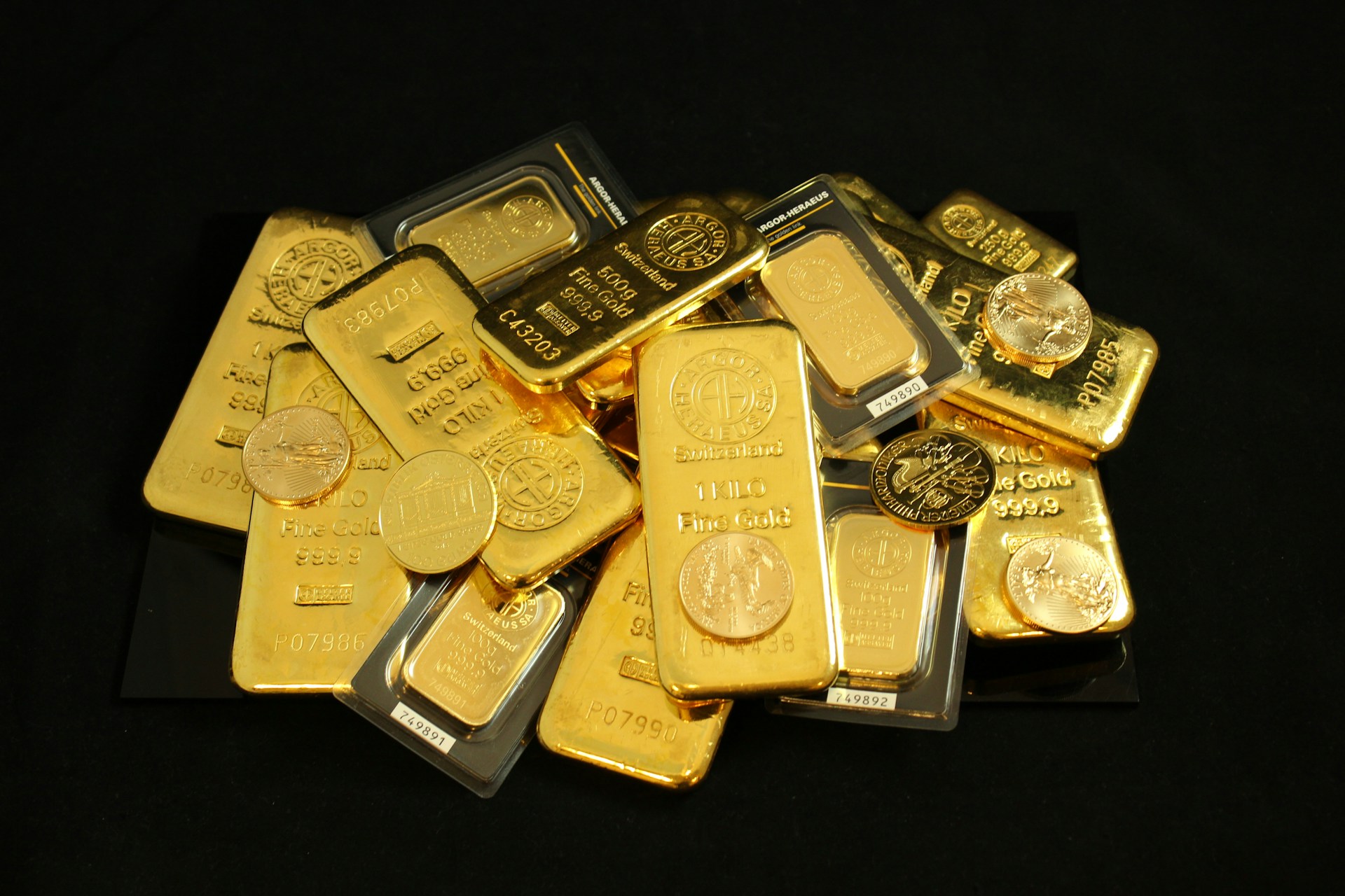 Should You Buy Gold Bars Or Coins? Pros and Cons Explained